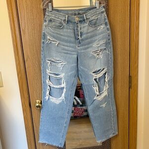 American Eagle Outfitters Light Blue Distressed Boyfriend Jeans